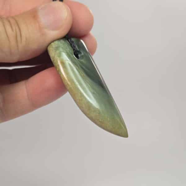 taonga, pounamu, nephrite, jade, raukaraka, niho, tooth (1) taonga, pounamu, nephrite, jade, raukaraka, niho, tooth (1)
