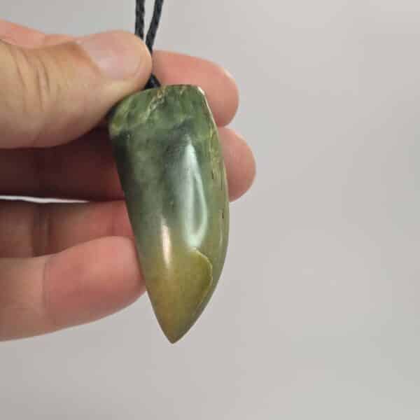 taonga, pounamu, nephrite, jade, raukaraka, niho, tooth (7) taonga, pounamu, nephrite, jade, raukaraka, niho, tooth (7)