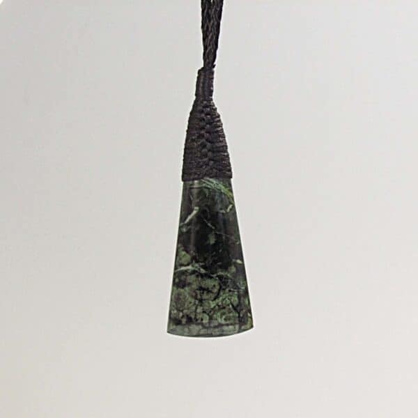taonga, pounamu, serpentine, roimata (2)