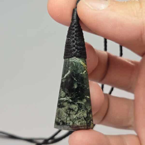 taonga, pounamu, serpentine, roimata (4) taonga, pounamu, serpentine, roimata (4)