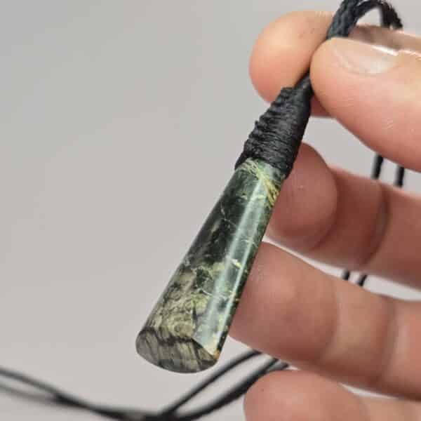 taonga, pounamu, serpentine, roimata (5) taonga, pounamu, serpentine, roimata (5)