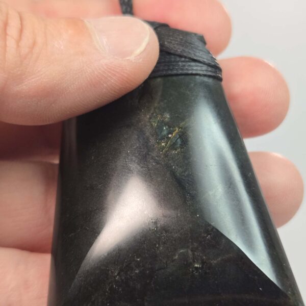 Cam95 pounamu, serpentine, taonga, toki, (3) Cam95 pounamu, serpentine, taonga, toki, (3)