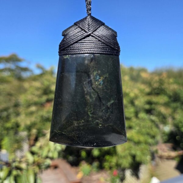 Cam95 pounamu, serpentine, taonga, toki, (5) Cam95 pounamu, serpentine, taonga, toki, (5)