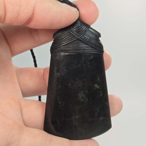 Cam95 pounamu, serpentine, taonga, toki, (7) Cam95 pounamu, serpentine, taonga, toki, (7)