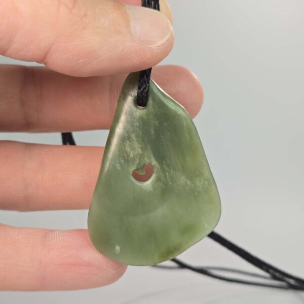 Cam96 koru, kahurangi, pounamu, nephrite, jade, taonga (7) Cam96 koru, kahurangi, pounamu, nephrite, jade, taonga (7)