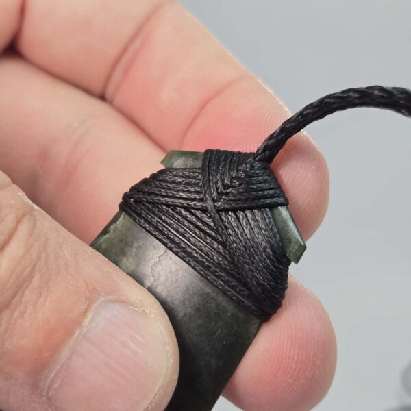 Cam97 Taonga, pounamu, kawakawa, toki (1) Cam97 Taonga, pounamu, kawakawa, toki (1)