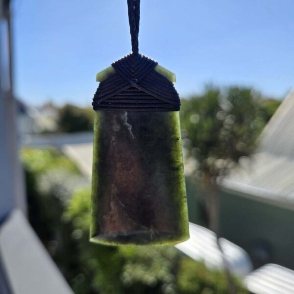 Cam97 Taonga, pounamu, kawakawa, toki (4) Cam97 Taonga, pounamu, kawakawa, toki (4)