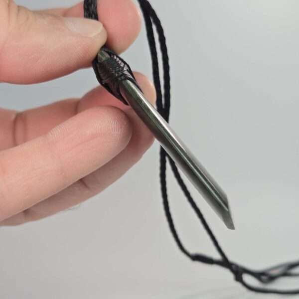 Cam97 Taonga, pounamu, kawakawa, toki (7) Cam97 Taonga, pounamu, kawakawa, toki (7)