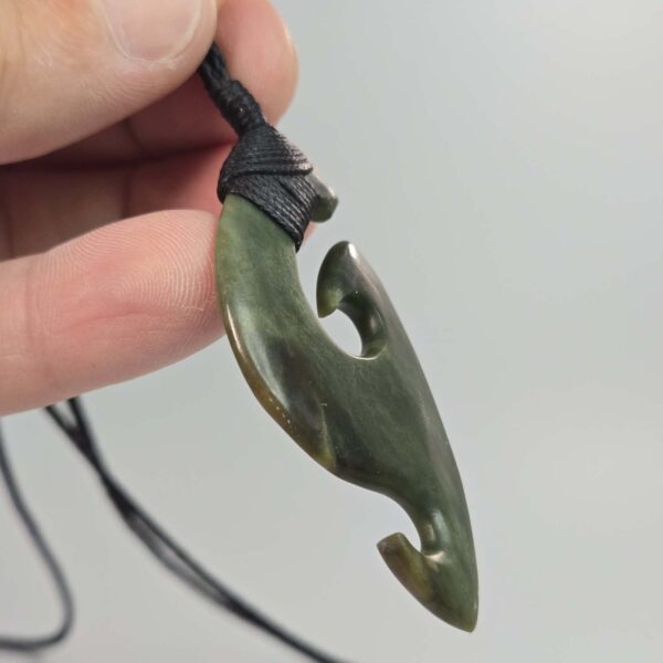 Cam98 Taonga, pounamu, raukaraka, mangopare, hammerhead, matau, hook (11) Cam98 Taonga, pounamu, raukaraka, mangopare, hammerhead, matau, hook (11)