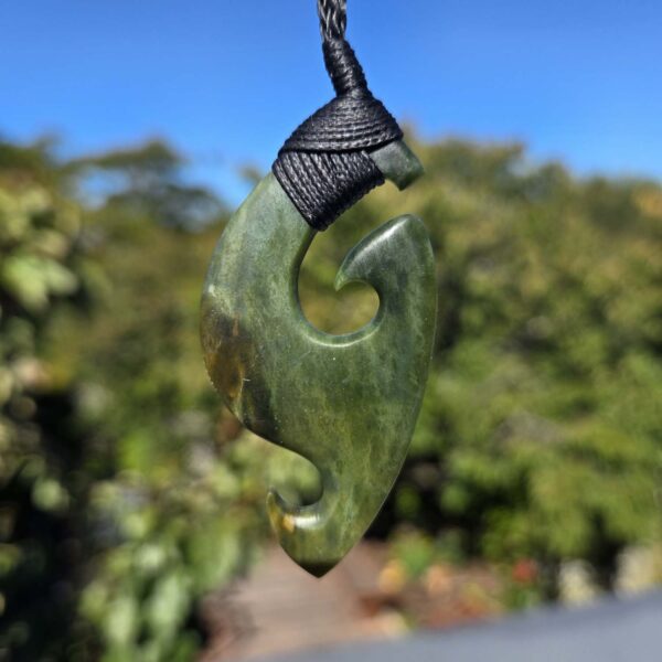 Cam98 Taonga, pounamu, raukaraka, mangopare, hammerhead, matau, hook (14) Cam98 Taonga, pounamu, raukaraka, mangopare, hammerhead, matau, hook (14)