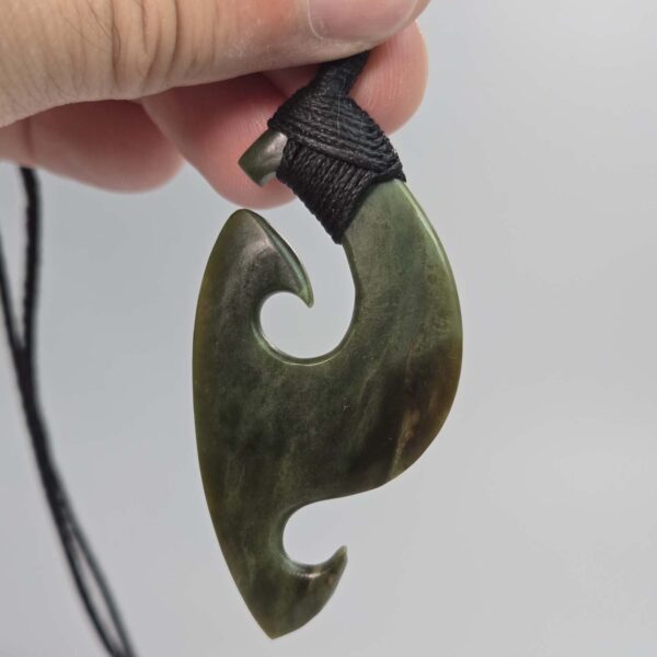Cam98 Taonga, pounamu, raukaraka, mangopare, hammerhead, matau, hook (8) Cam98 Taonga, pounamu, raukaraka, mangopare, hammerhead, matau, hook (8)