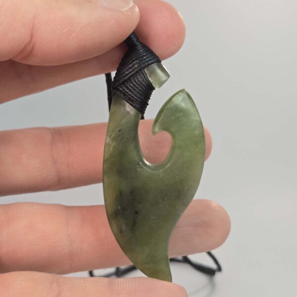 Cam99 matau, hook, pounamu, jade, nephrite, taonga (7) Cam99 matau, hook, pounamu, jade, nephrite, taonga (7)