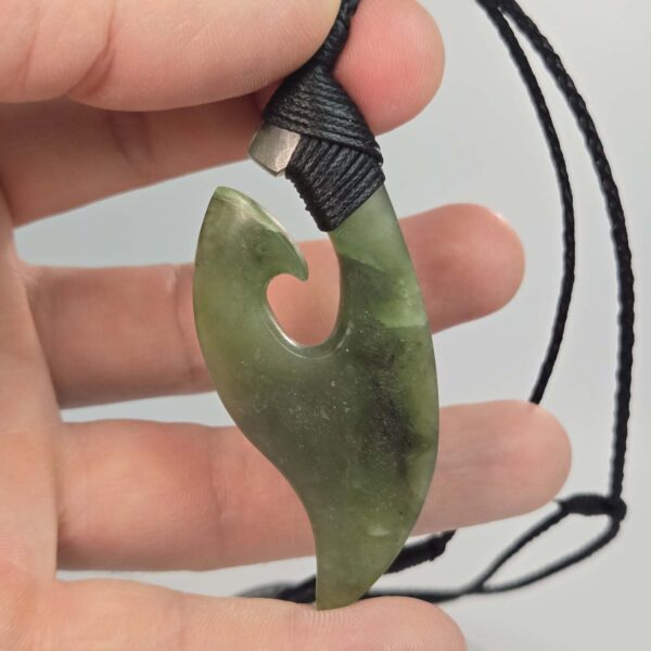 Cam99 matau, hook, pounamu, jade, nephrite, taonga (8) Cam99 matau, hook, pounamu, jade, nephrite, taonga (8)