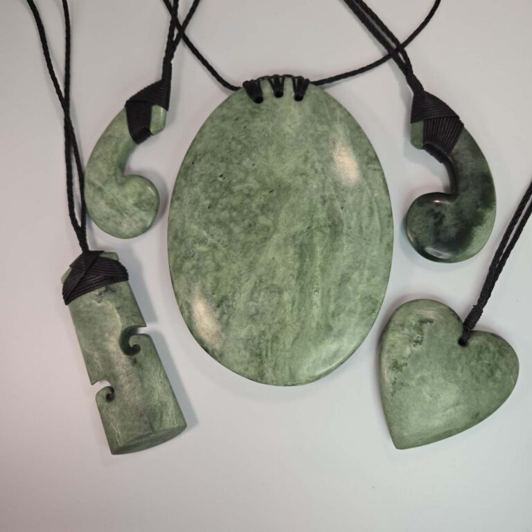 Te Whatu Whānau – Whānau Pounamu Set