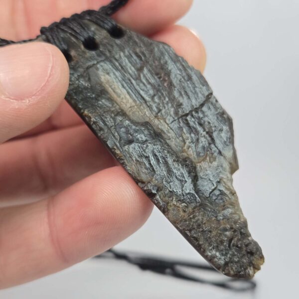 Cam107, Niho, wood, fossilized wood, polish, taonga, petrified (5) Cam107, Niho, wood, fossilized wood, polish, taonga, petrified (5)