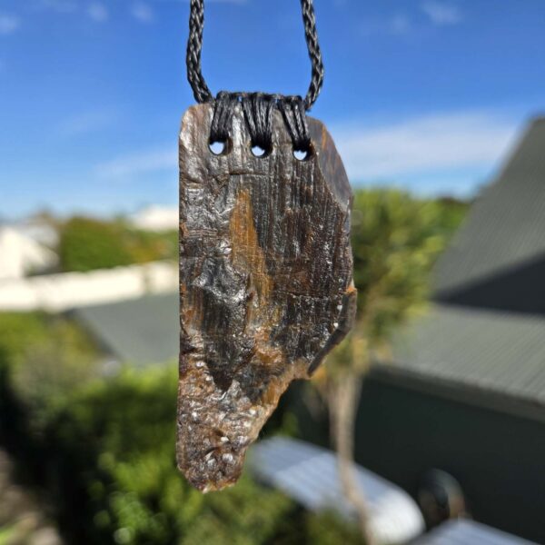 Cam107, Niho, wood, fossilized wood, polish, taonga, petrified (8) Cam107, Niho, wood, fossilized wood, polish, taonga, petrified (8)