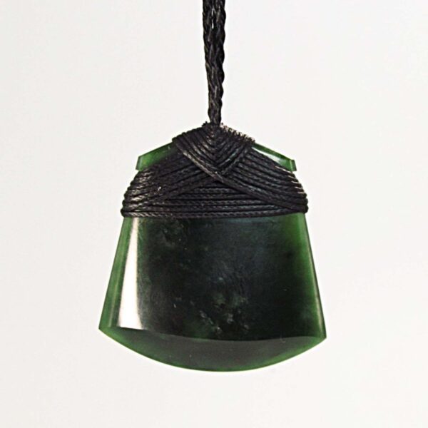 Cam108, taonga, pounamu, gem, kawakawa, taonga, jade, glow (8)