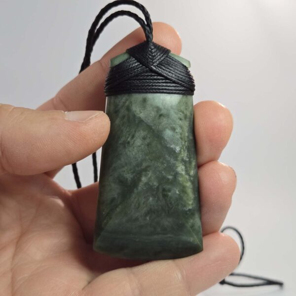 Cam109 Toki, pounamu, jade, nephrite, taonga, inanga, (7) Cam109 Toki, pounamu, jade, nephrite, taonga, inanga, (7)