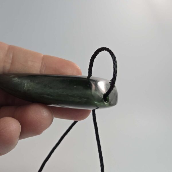 Cam111 Niho, taniwha, tooth, taonga, kawakawa, pounamu, nephrite, jade (2) Cam111 Niho, taniwha, tooth, taonga, kawakawa, pounamu, nephrite, jade (2)