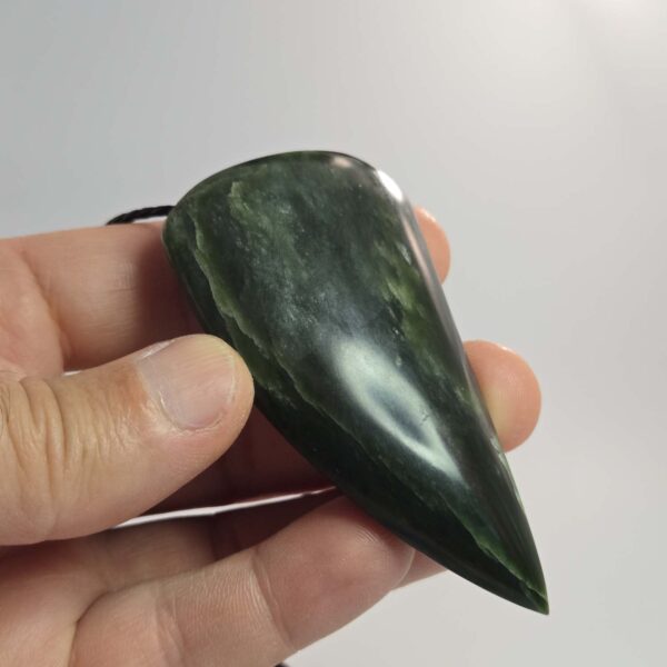 Cam111 Niho, taniwha, tooth, taonga, kawakawa, pounamu, nephrite, jade (8) Cam111 Niho, taniwha, tooth, taonga, kawakawa, pounamu, nephrite, jade (8)