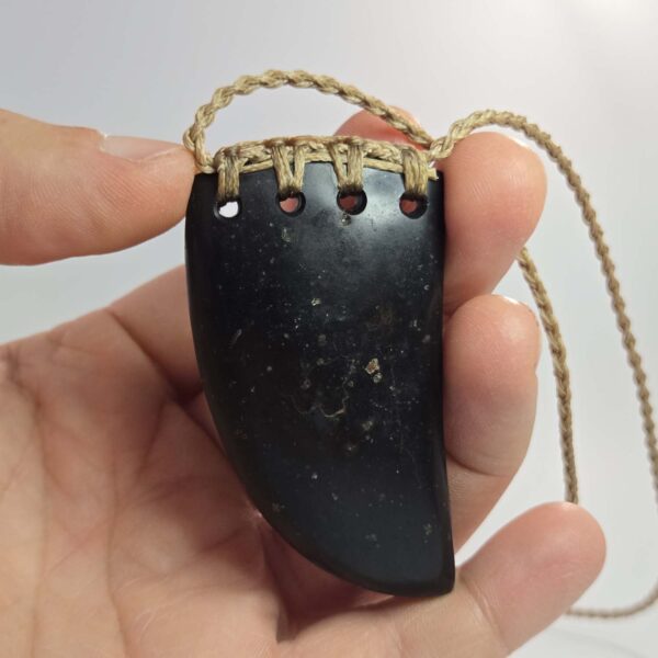 Cam112 Taonga, onewa, basalt, niho, tooth, taniwha (5) Cam112 Taonga, onewa, basalt, niho, tooth, taniwha (5)