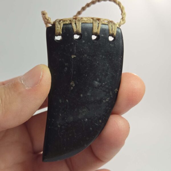 Cam112 Taonga, onewa, basalt, niho, tooth, taniwha (6) Cam112 Taonga, onewa, basalt, niho, tooth, taniwha (6)