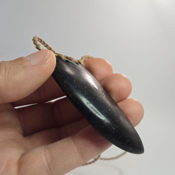 Cam112 Taonga, onewa, basalt, niho, tooth, taniwha (7) Cam112 Taonga, onewa, basalt, niho, tooth, taniwha (7)