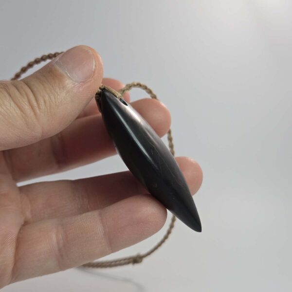 Cam113 taonga, niho, onewa, basalt, tooth (7) Cam113 taonga, niho, onewa, basalt, tooth (7)