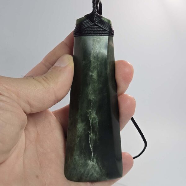Cam114 Taonga, large, toki, quadrangular, pounamu, nephrite, jade, (7) Cam114 Taonga, large, toki, quadrangular, pounamu, nephrite, jade, (7)