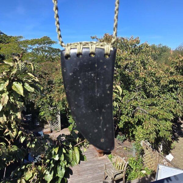 Cam115 Taonga, niho, tooth, taniwha, basalt, onewa (3) Cam115 Taonga, niho, tooth, taniwha, basalt, onewa (3)