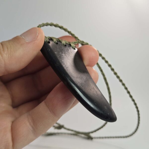 Cam115 Taonga, niho, tooth, taniwha, basalt, onewa (5) Cam115 Taonga, niho, tooth, taniwha, basalt, onewa (5)