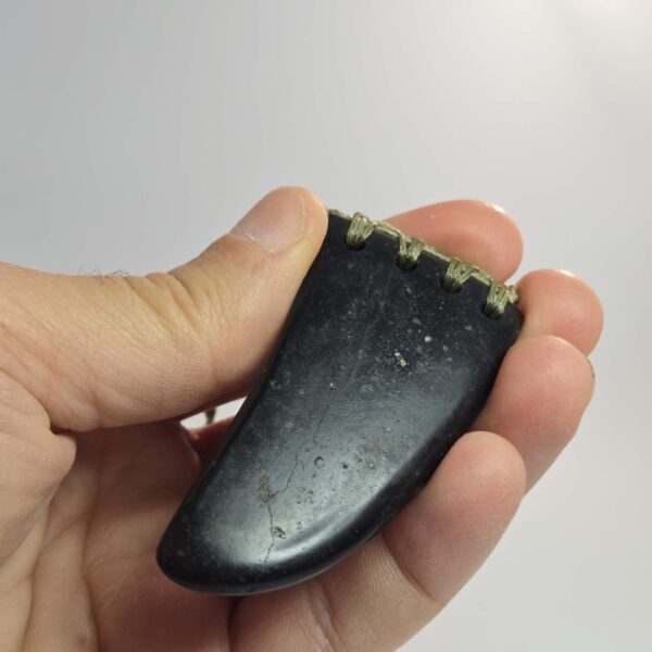 Cam115 Taonga, niho, tooth, taniwha, basalt, onewa (7) Cam115 Taonga, niho, tooth, taniwha, basalt, onewa (7)