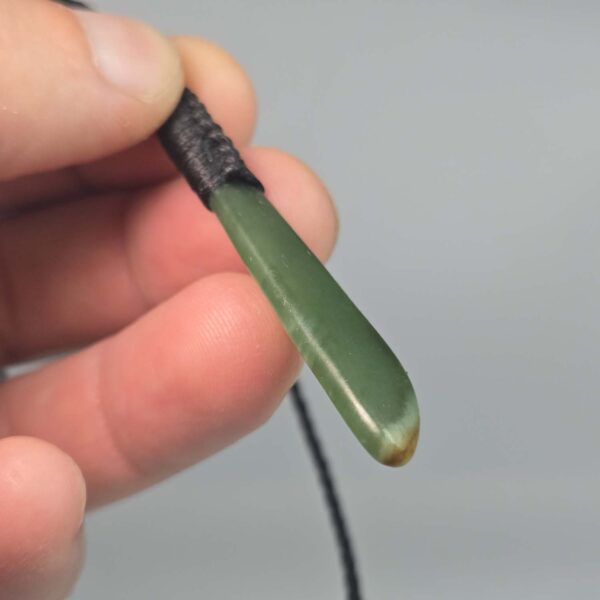 Cam119 Roimata, raukaraka, taonga, pounamu (2) Cam119 Roimata, raukaraka, taonga, pounamu (2)