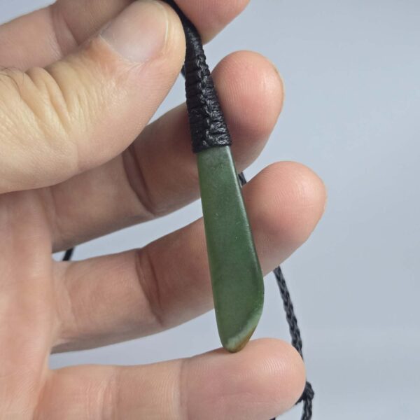 Cam119 Roimata, raukaraka, taonga, pounamu (7) Cam119 Roimata, raukaraka, taonga, pounamu (7)