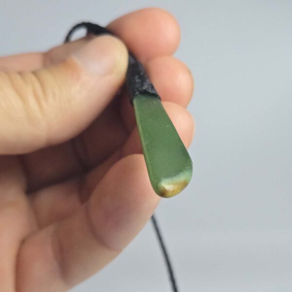 Cam119 Roimata, raukaraka, taonga, pounamu (8) Cam119 Roimata, raukaraka, taonga, pounamu (8)