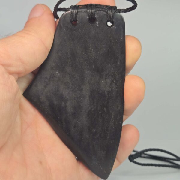 Cam126 Taonga, ōnewa, basalt mako (9) Cam126 Taonga, ōnewa, basalt mako (9)