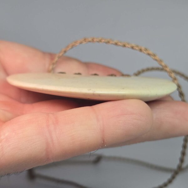 Cam127 Taonga, pakeho, limestone, tohorā, whale (2) Cam127 Taonga, pakeho, limestone, tohorā, whale (2)