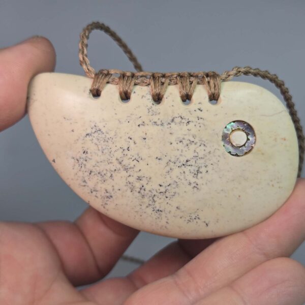 Cam127 Taonga, pakeho, limestone, tohorā, whale (6) Cam127 Taonga, pakeho, limestone, tohorā, whale (6)