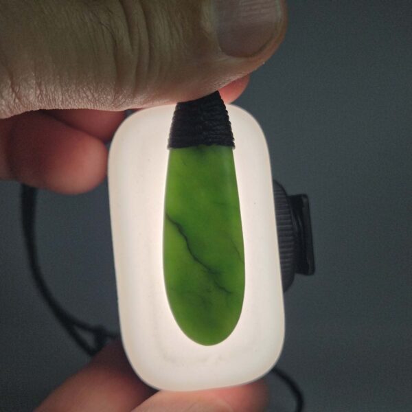 Cam129 Roimata, taonga, pounamu, kawakawa (4) Cam129 Roimata, taonga, pounamu, kawakawa (4)