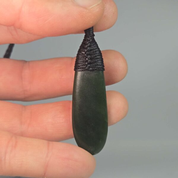 Cam129 Roimata, taonga, pounamu, kawakawa (8) Cam129 Roimata, taonga, pounamu, kawakawa (8)