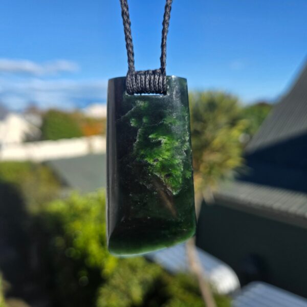 Dav16 Toki, pounamu, kawakawa, jade, taonga (5) Dav16 Toki, pounamu, kawakawa, jade, taonga (5)