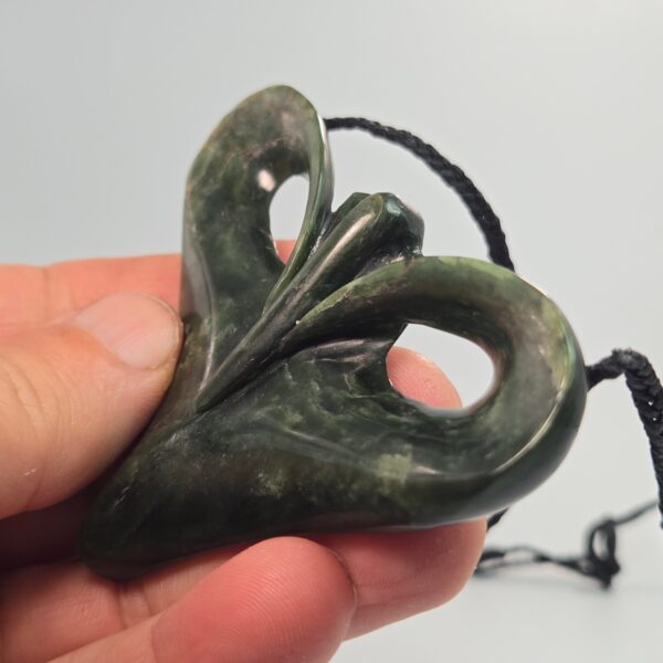 Dav19 Whai, stingray, pounamu, kawakawa, jade, taonga (1) Dav19 Whai, stingray, pounamu, kawakawa, jade, taonga (1)