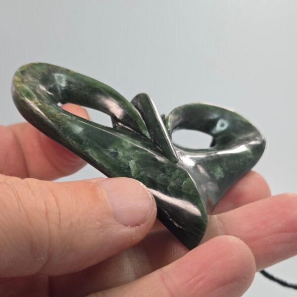 Dav19 Whai, stingray, pounamu, kawakawa, jade, taonga (10) Dav19 Whai, stingray, pounamu, kawakawa, jade, taonga (10)