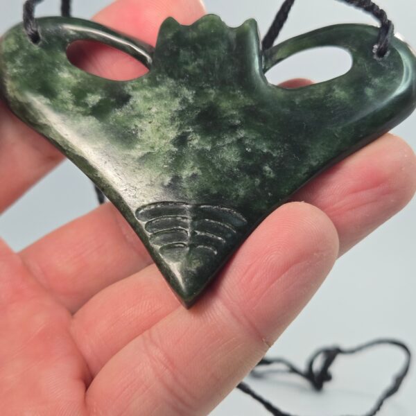 Dav19 Whai, stingray, pounamu, kawakawa, jade, taonga (3) Dav19 Whai, stingray, pounamu, kawakawa, jade, taonga (3)