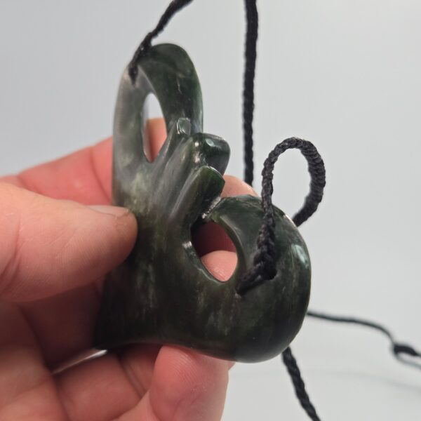 Dav19 Whai, stingray, pounamu, kawakawa, jade, taonga (4) Dav19 Whai, stingray, pounamu, kawakawa, jade, taonga (4)