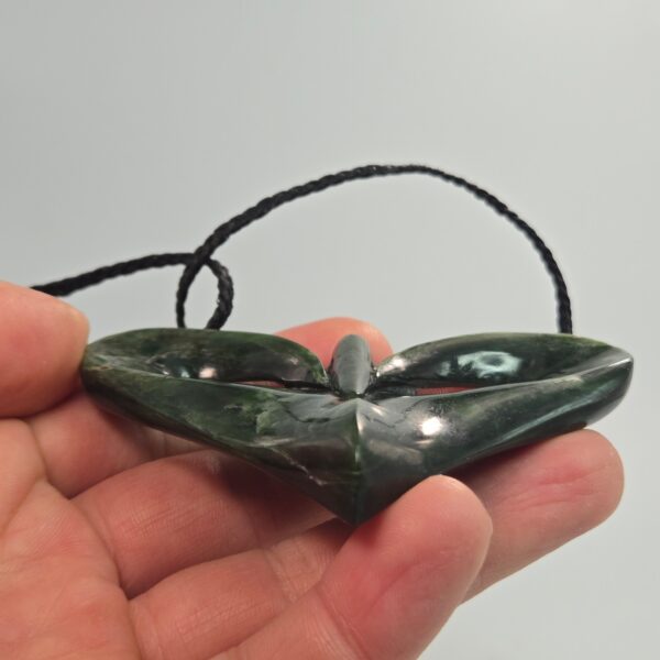 Dav19 Whai, stingray, pounamu, kawakawa, jade, taonga (5) Dav19 Whai, stingray, pounamu, kawakawa, jade, taonga (5)