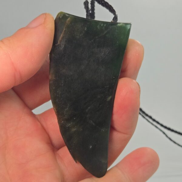 Dav20 Taonga, niho, tooth, pounamu, jade (3) Dav20 Taonga, niho, tooth, pounamu, jade (3)