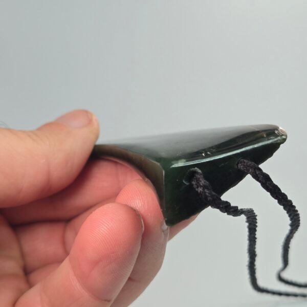 Dav20 Taonga, niho, tooth, pounamu, jade (4) Dav20 Taonga, niho, tooth, pounamu, jade (4)