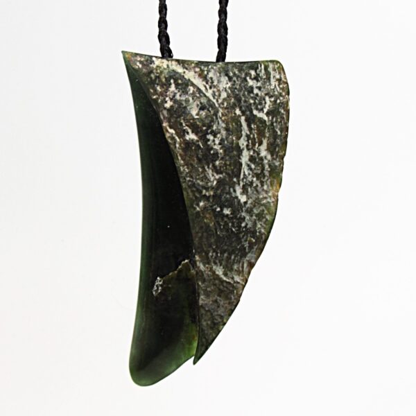 Dav20 Taonga, niho, tooth, pounamu, jade (6)