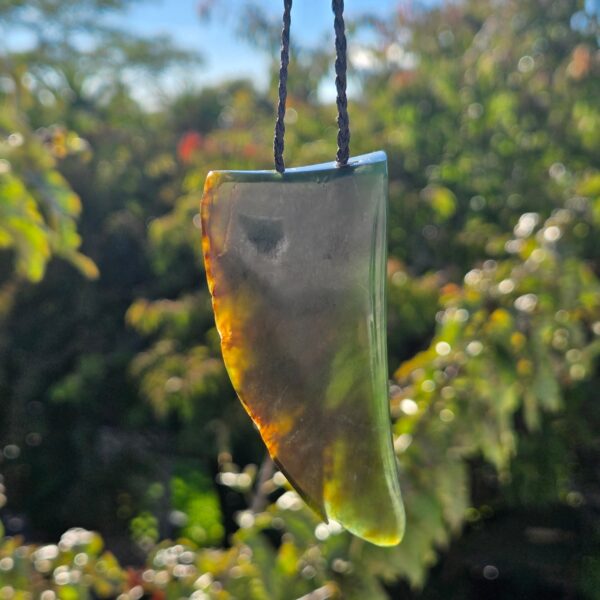 Dav20 Taonga, niho, tooth, pounamu, jade (8) Dav20 Taonga, niho, tooth, pounamu, jade (8)